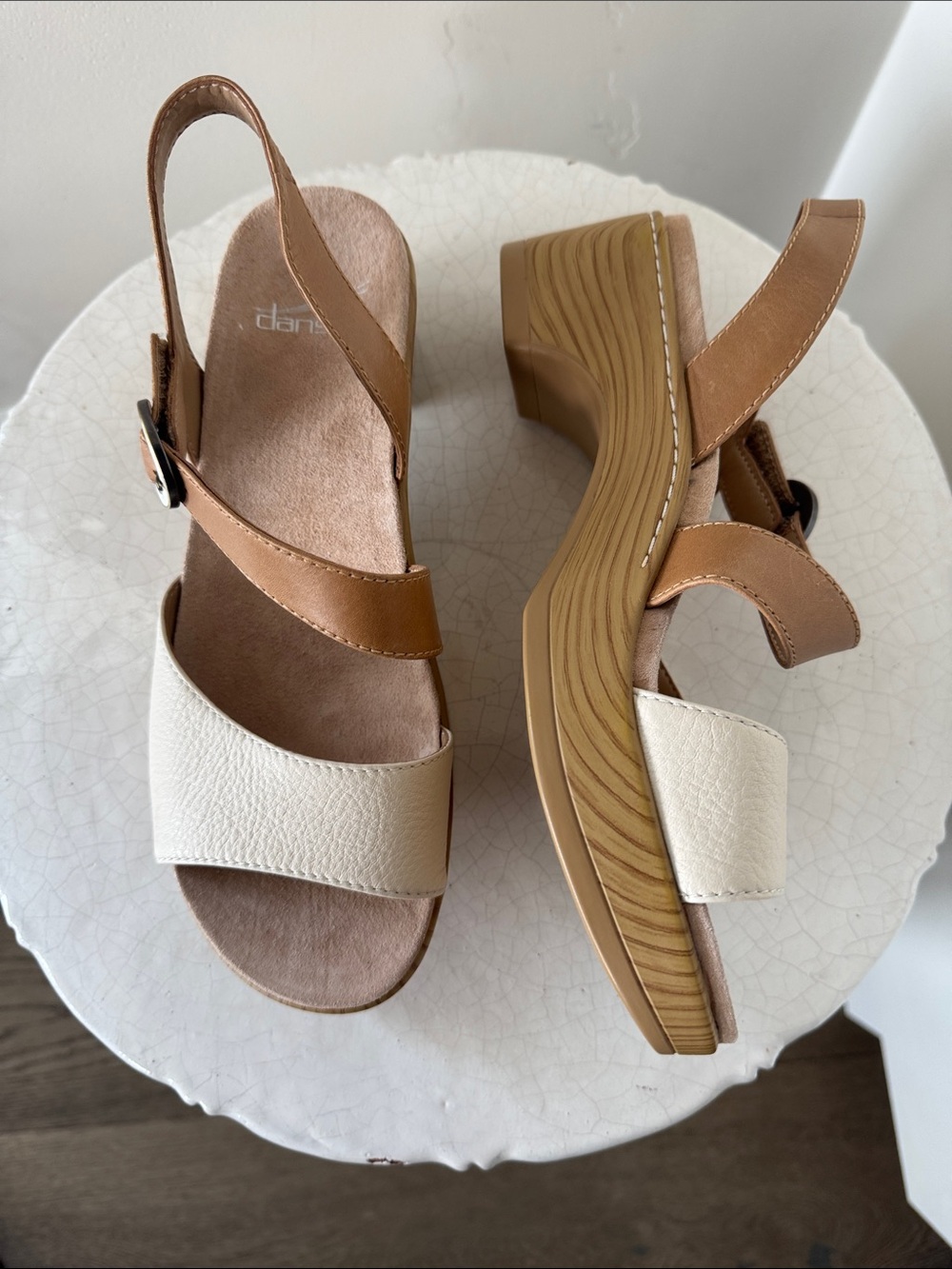Dansko Women’s Leather Two-Tone Cream Tan Slingback Wedge Sandals Size 37 NWOB
